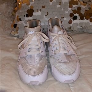 White Nike Huaraches